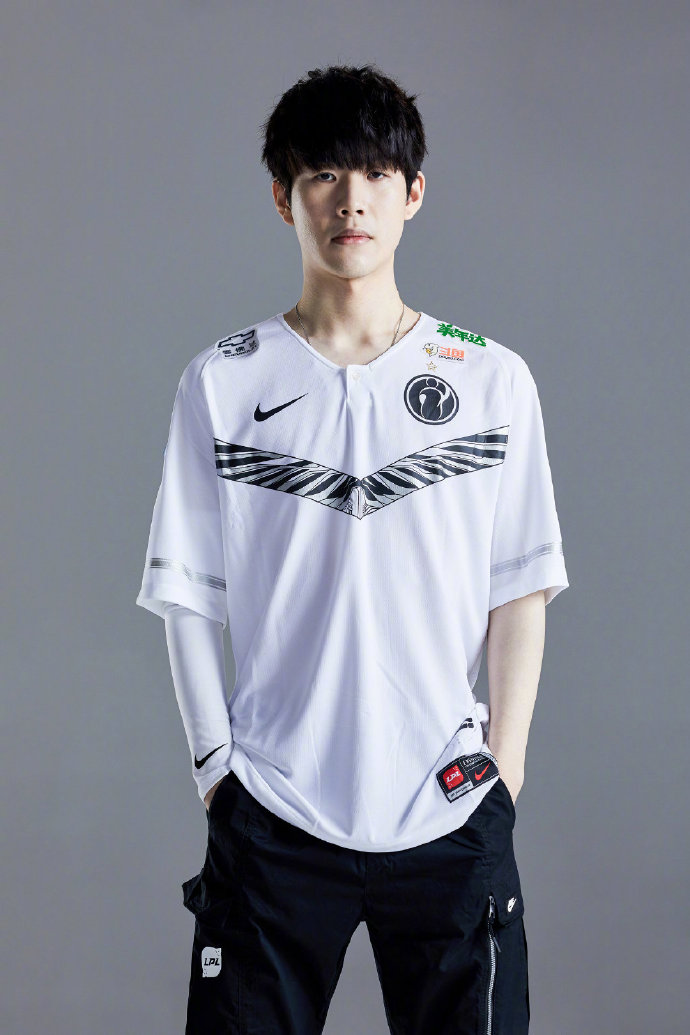 深圳队后防 深圳队后防