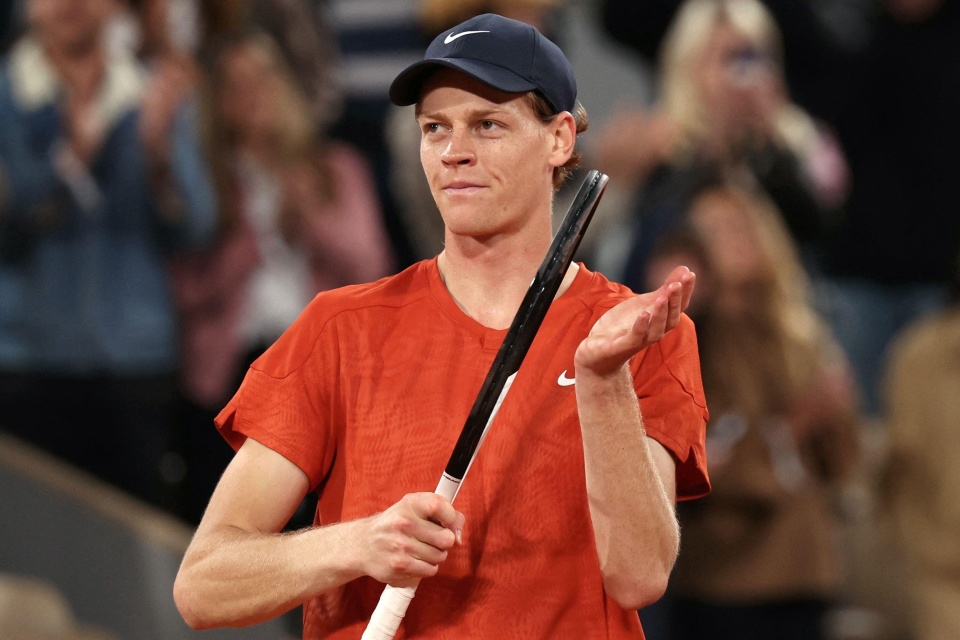 背后都离不 背后都离不