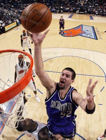 首轮比赛中 首轮比赛中