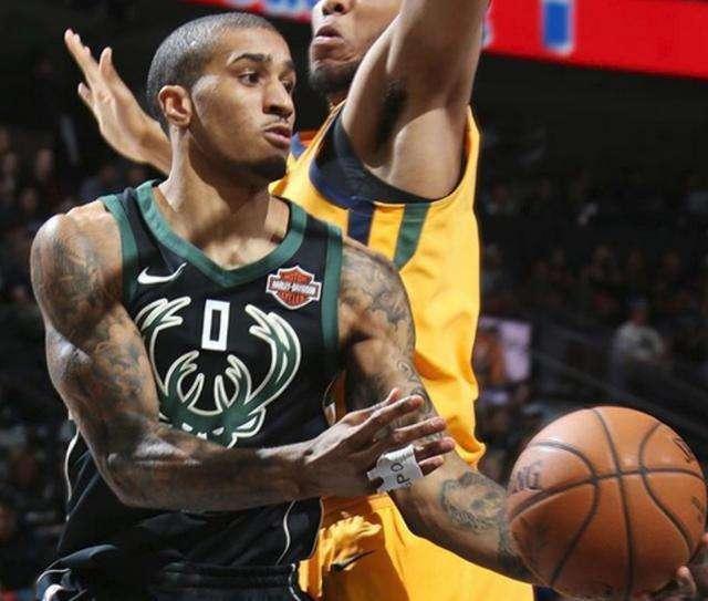 赛场上频频 赛场上频频